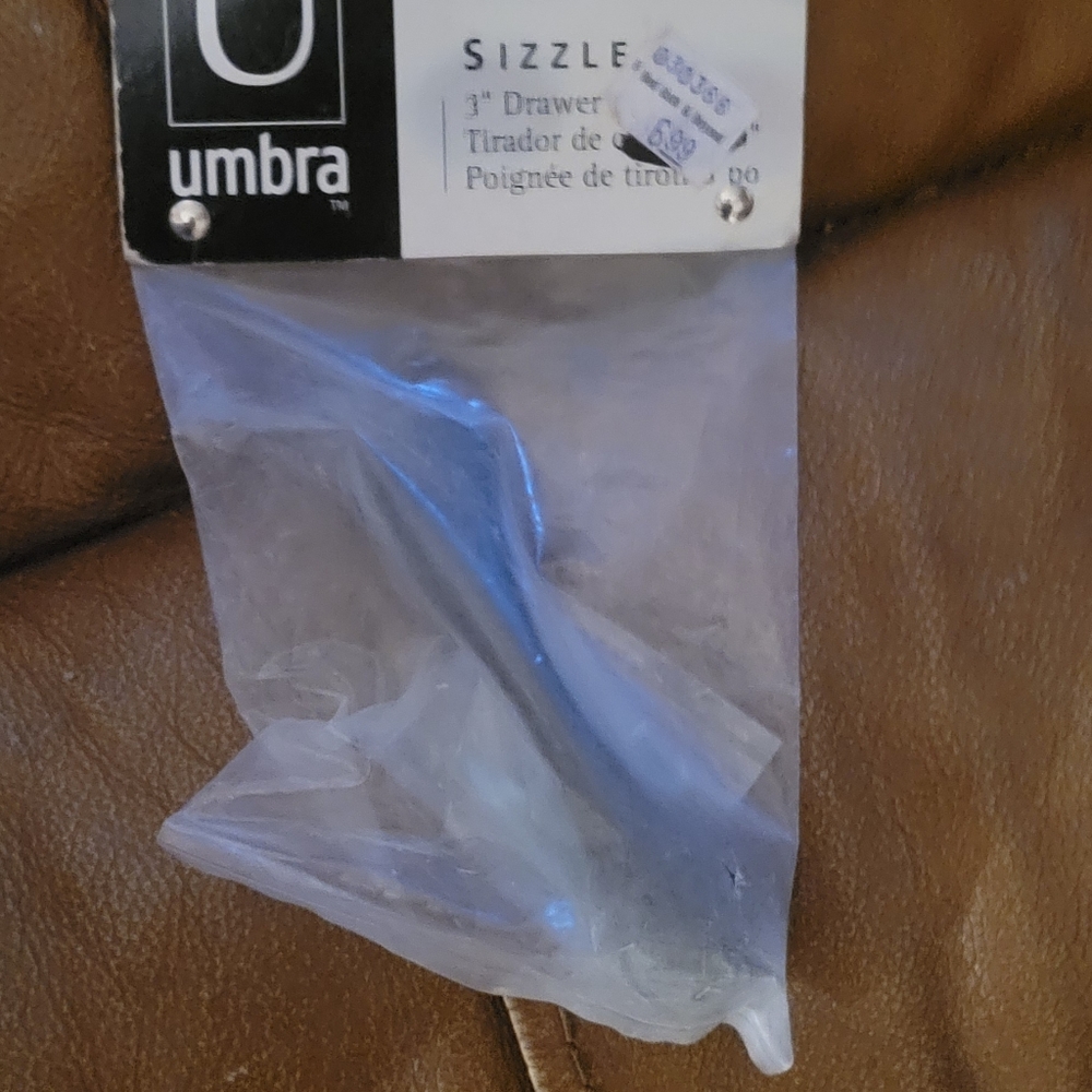 Set of 5 Umbra "Sizzle" 3" drawer pulls - black